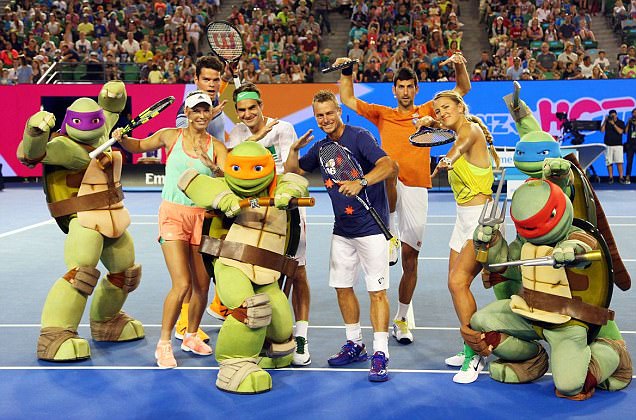 Djokovic dan Federer Pose dengan Kura-kura Ninja jelang Australia Terbuka Hari Ini